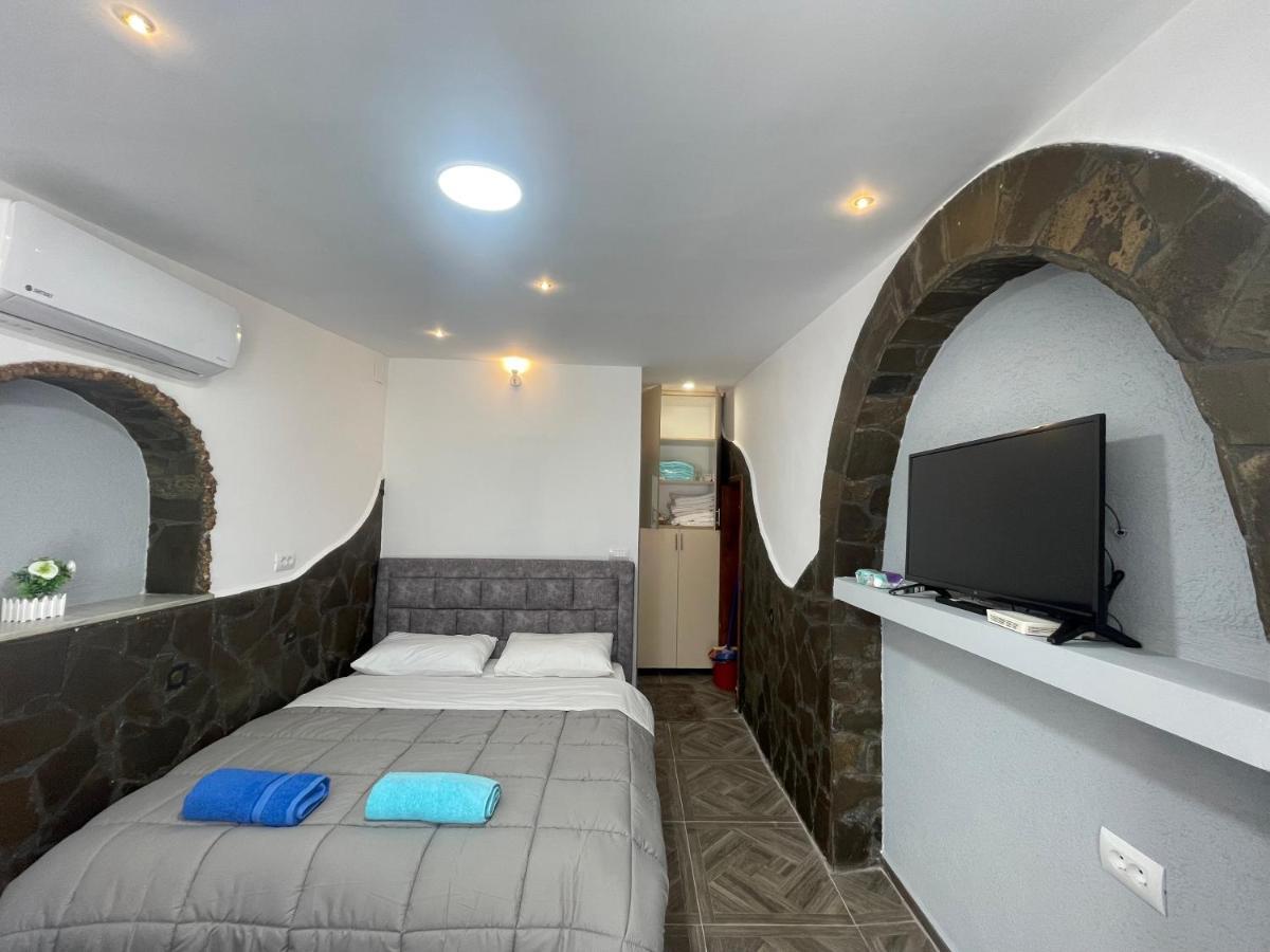 Ylli Guesthouse Përmet Buitenkant foto
